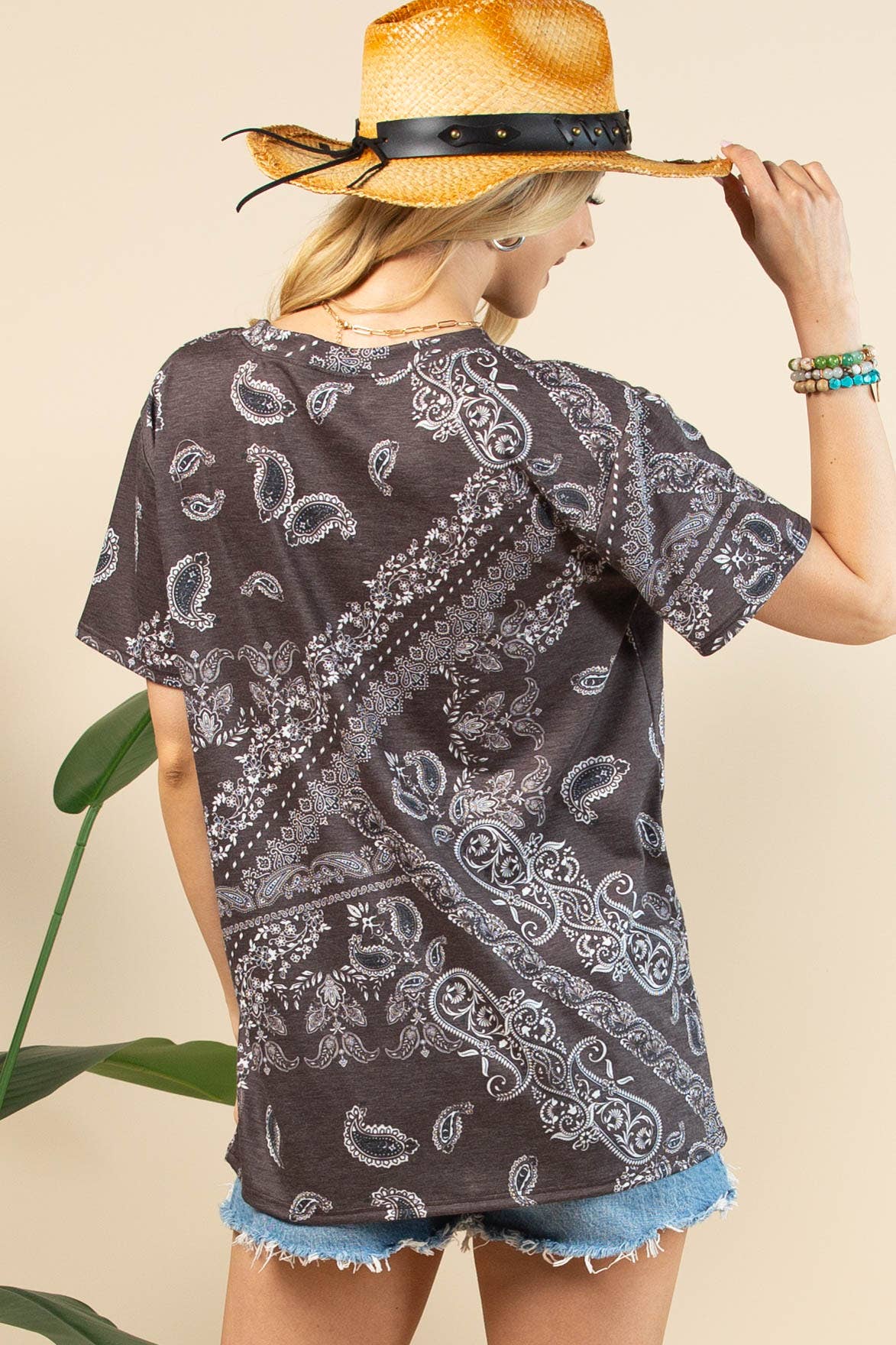 CARLY BANDANA PRINT SHORT SLEEVE T-SHIRT