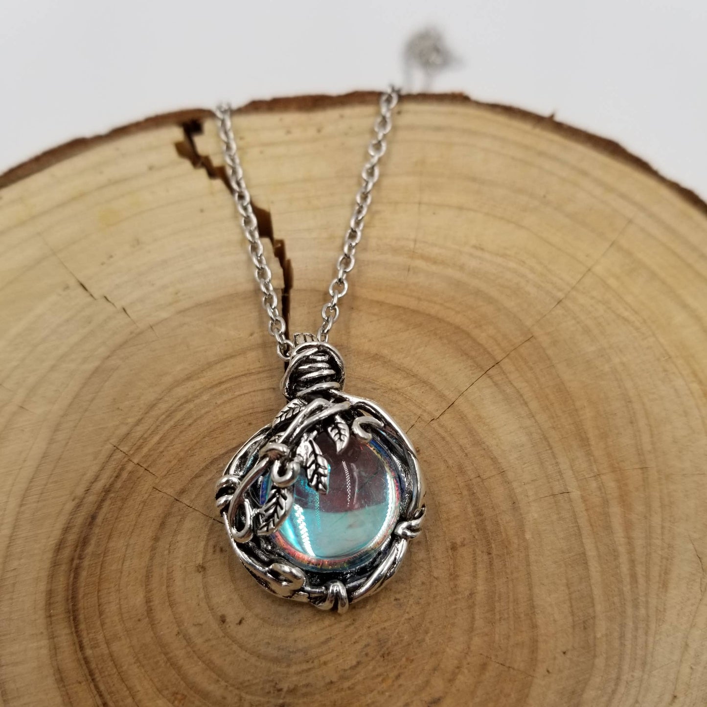 Leaf Entanglement Moonstone Pendant Necklace