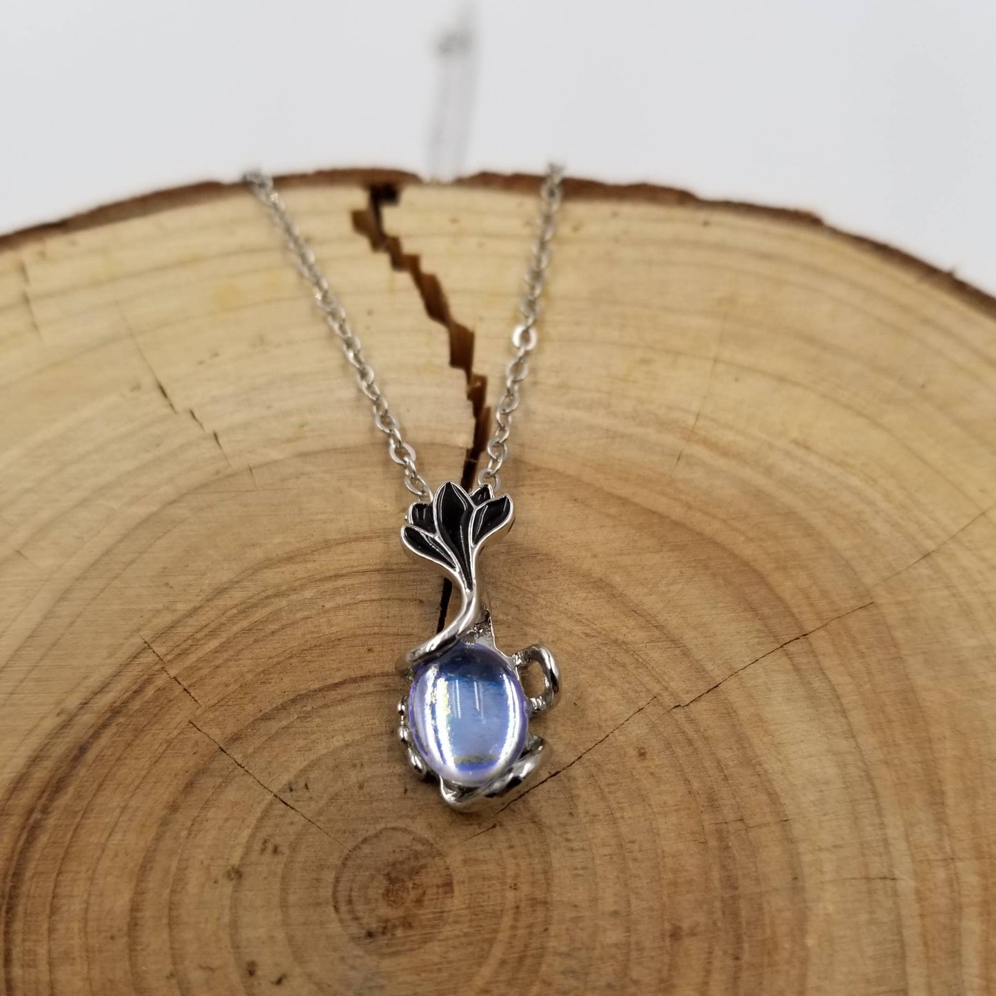 Vintage Flower Moonlight Stone Pendant Necklace