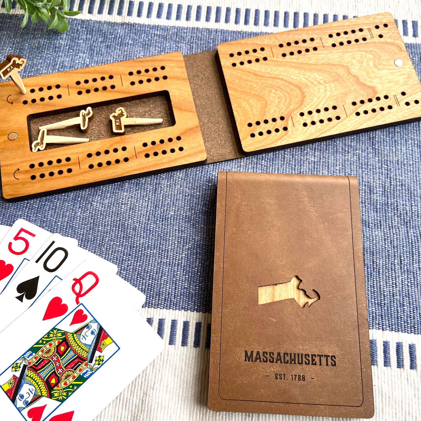 US States Travel Cribbage Board with Custom Pegs SOUTH DAKOTA