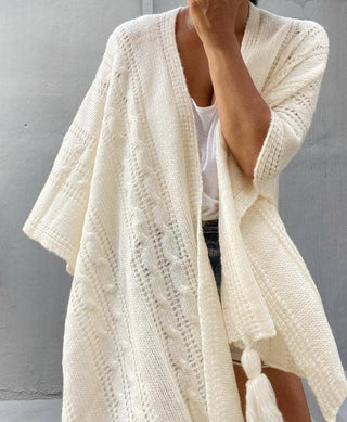 JC063331 Chunky Cable Knit Tassel-Accent Ruana Poncho