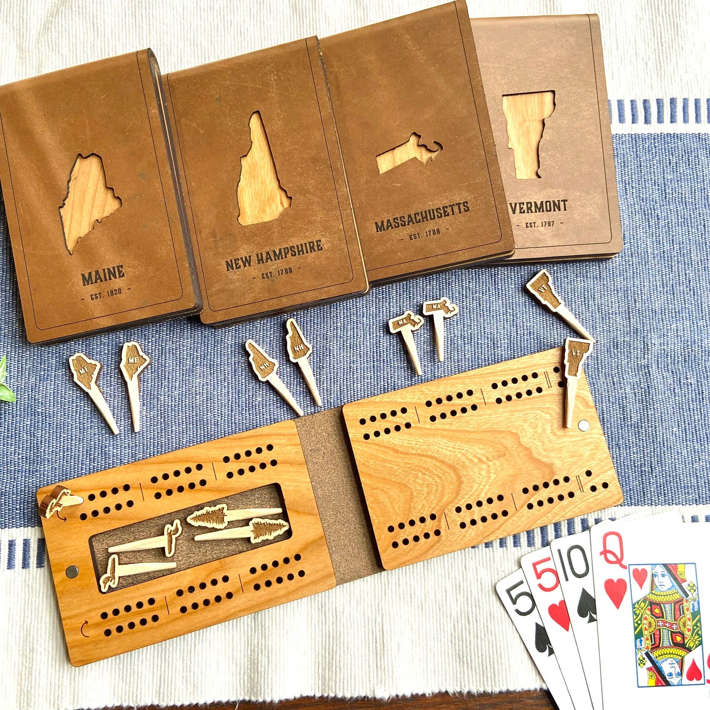 US States Travel Cribbage Board with Custom Pegs SOUTH DAKOTA