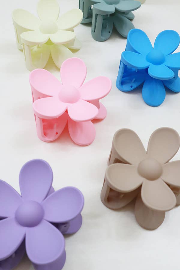 Daisy Matte Hair Claw